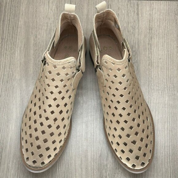 Musse & Cloud Caila Bootie Womens 10 Leather Perforated Hook & Loop Flat Beige - Picture 5 of 12